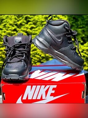NEW Nike Youth Manoa Waterproof Mid Casual Sneaker Boot - Baby Toddler 5C (5K)